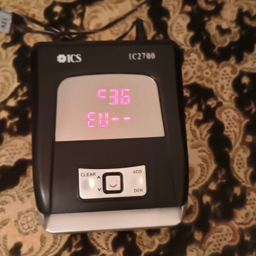 Digital money counter used with counterfeit detection