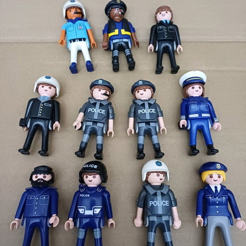 Playmobil police figures pack of 11, like new, K12