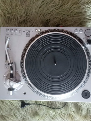Stanton STR 8-80 turntable used, needs minor maintenance