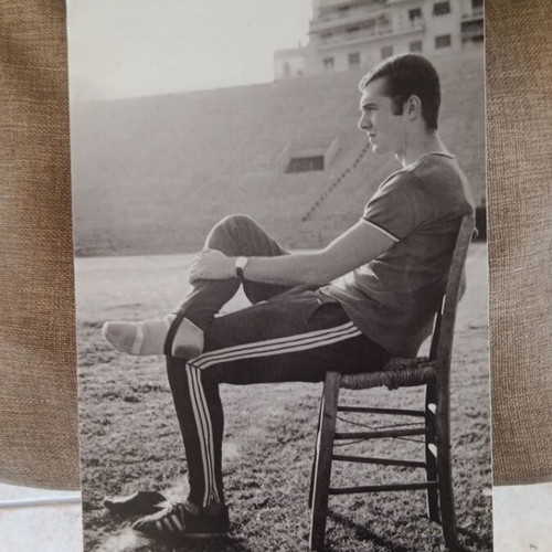 Vintage photo of Oikonomopoulos in light frame, size 29x20 cm, like new