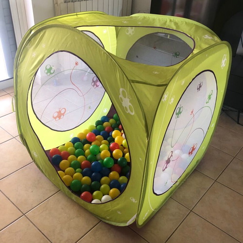 Ludi pop up cube play tent with balls used