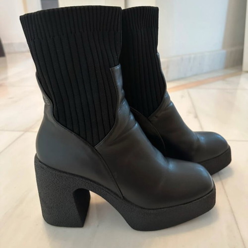 Migato black leather ankle boots with sock and rubber sole size 39 like new