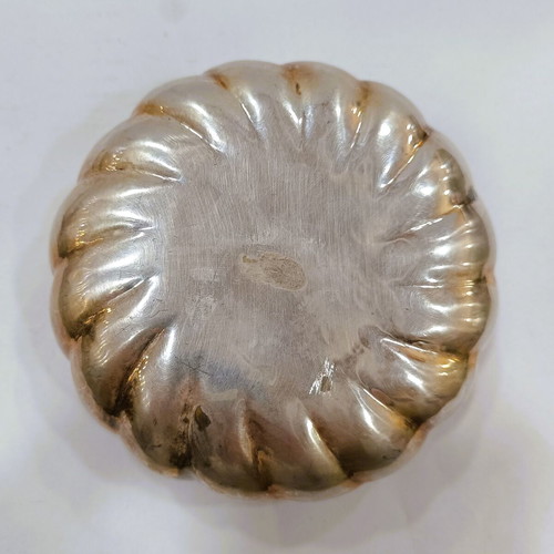 Vintage metal Lobed bowl with fluted and scalloped edge like new