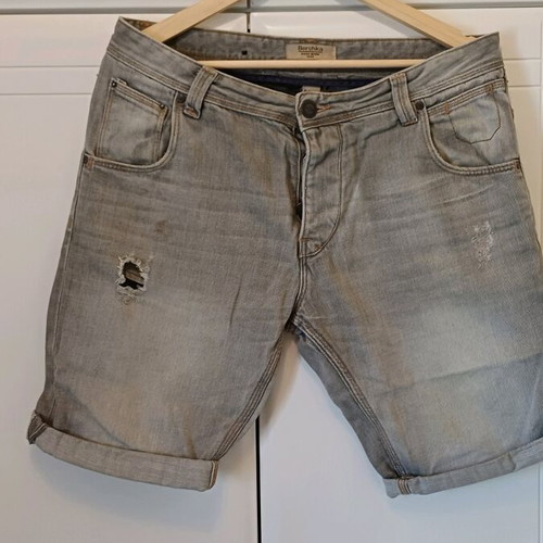 Bershka men's denim shorts used, size 40, beige