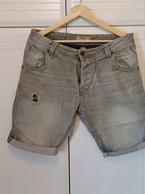 Bershka men's denim shorts used, size 40, beige