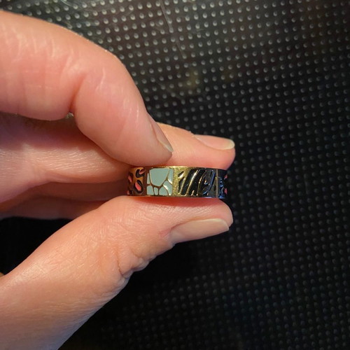 Loisir stainless steel ring used with pink, black and gray enamel