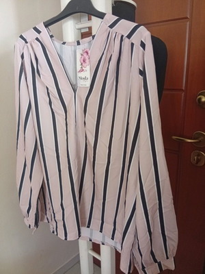 Striped blouse one size, new, salmon with gold buttons