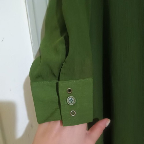 Shirt long S/M olive, like new, side tear
