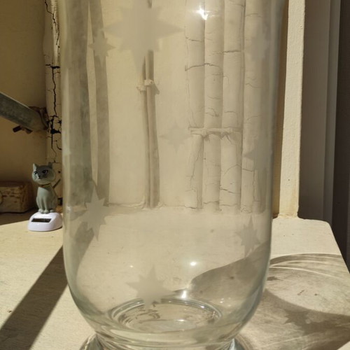 Crystal vase transparent with star decoration like new