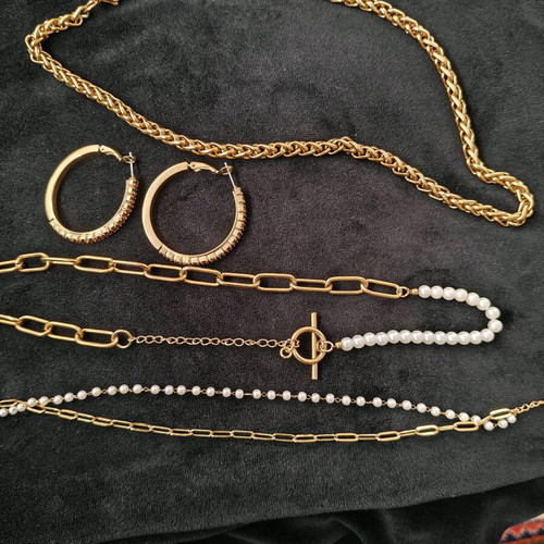 Faux jewellery like new, gold-colored, all together