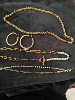 Faux jewellery like new, gold-colored, all together