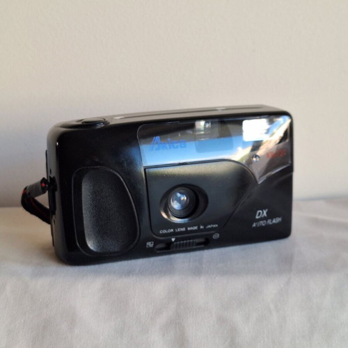 Akica KR-727 Vintage 35mm Film Point & Shoot Camera