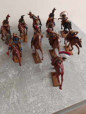 Indian Horsemen figures used, set of 10