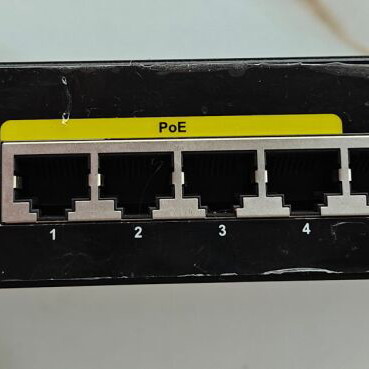 D-Link DGS-1008P 8-Port Gigabit Switch with 4 PoE Ports like new