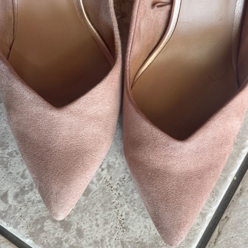 Nude pink pointed pumps with 8cm heel and special cut