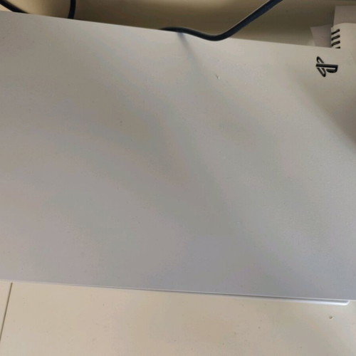 Ps5 1 Tera σαν καινούργιο με 2 χειριστήρια, φορτιστή, 6 παιχνίδια και καλώδια