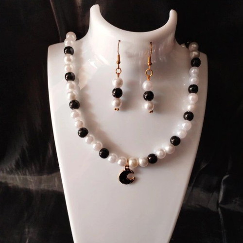 Handmade black-white beaded necklace and earings set.