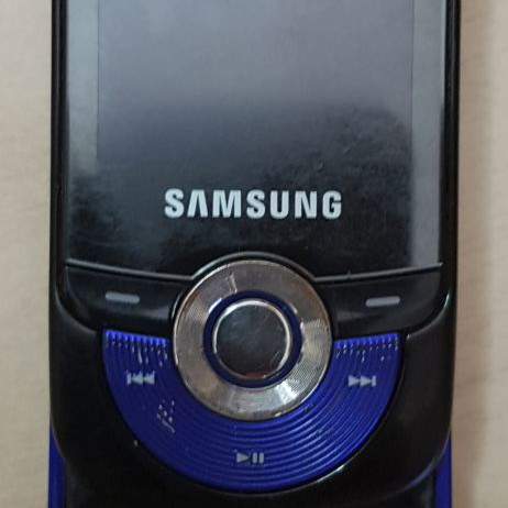 Samsung M2510 with broken screen for parts without battery and charger