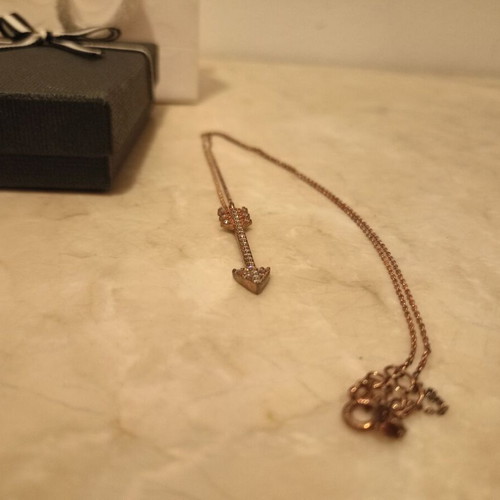 Silver 925 arrow necklace with rhinestones and rose gold chain like new