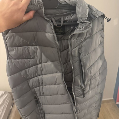 Sleeveless jacket gray with removable hood, used, size M