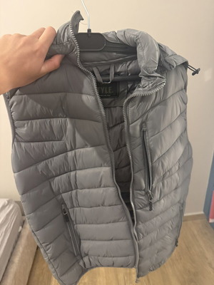 Sleeveless jacket gray with removable hood, used, size M