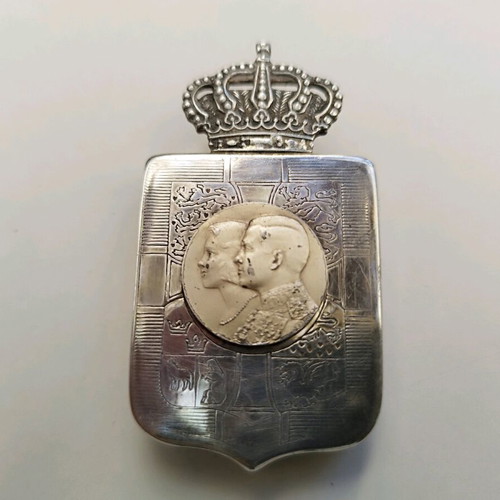 Wedding favor from the last royal couple like new