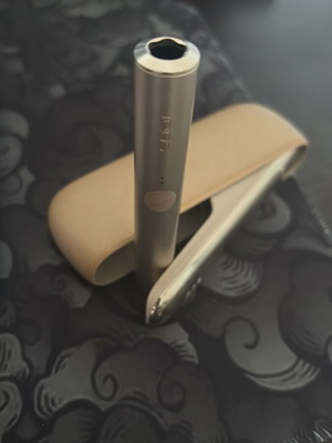 Iqos electronic cigarette device