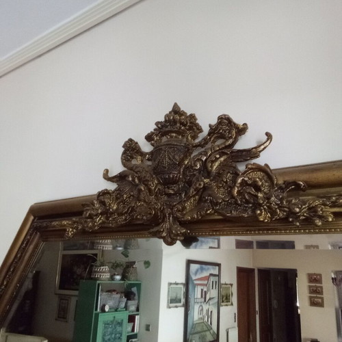 Carved mirror like new with intricate details