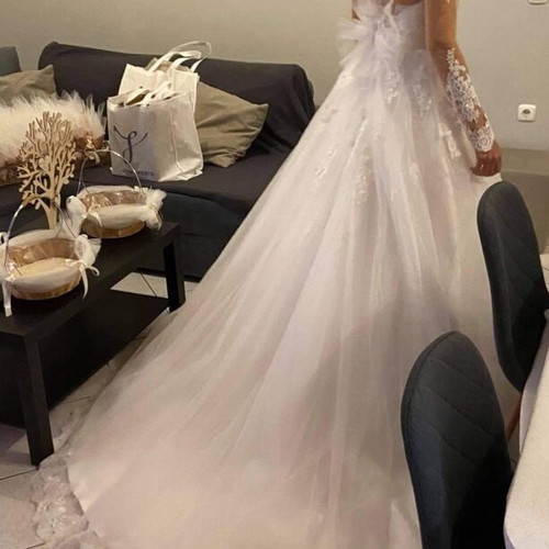 Supernova wedding dress like new, elegant lace details