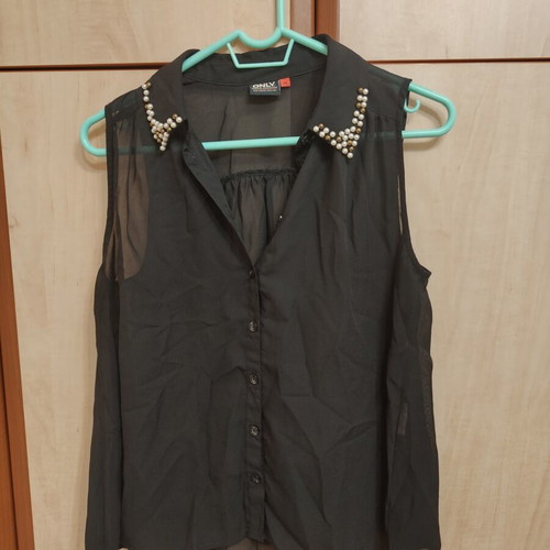 Sleeveless women's shirt Only black XS like new, see-through with pearl collar