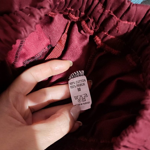 Men's shorts medium size like new, burgundy