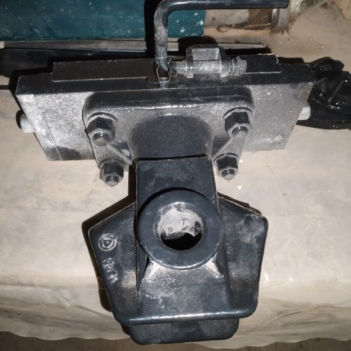 Pulling arm and hitch used by New Holland