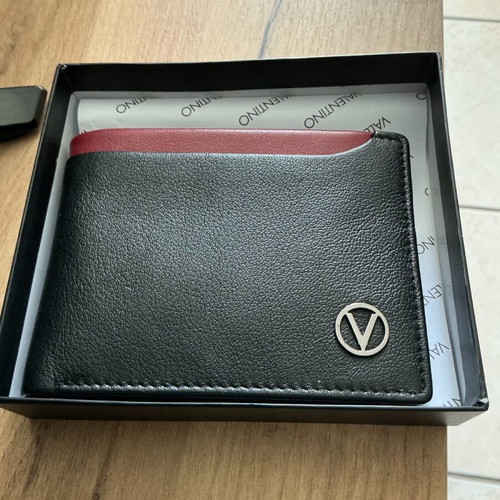 Mario Valentino leather wallet like new, black