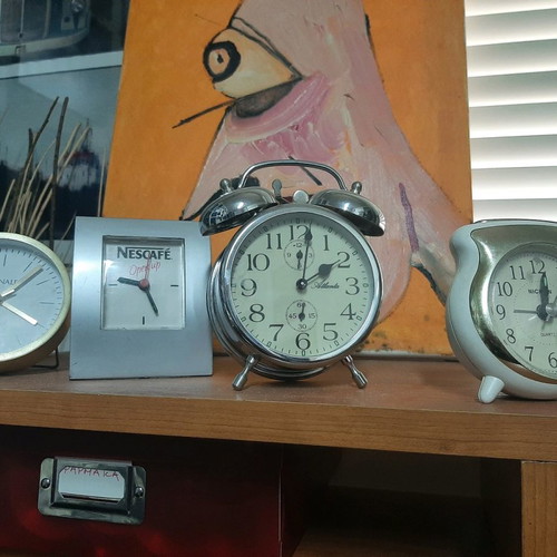Table clocks pack of 9, mostly functional