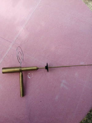 Метални детектори употребявани с махало и специален прах