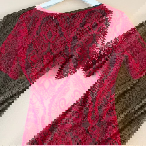 Дантелена рокля нова, размер М, червена