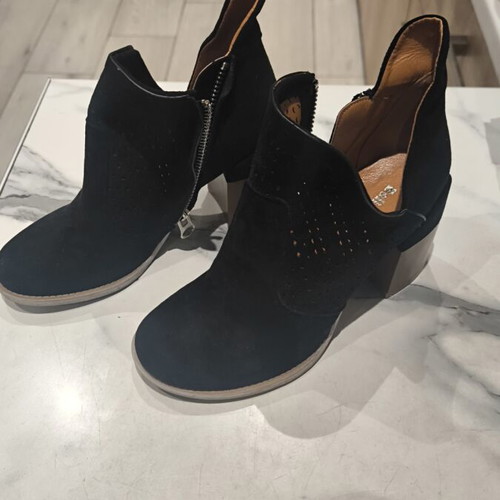 Women's boots new, size 38, black