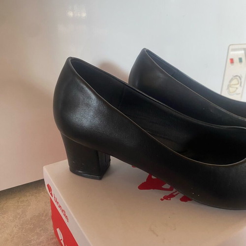 Blondie Black Anatomical Pumps like new, size 39