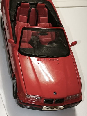 BMW E36 325i Cabrio 1:18 die-cast model