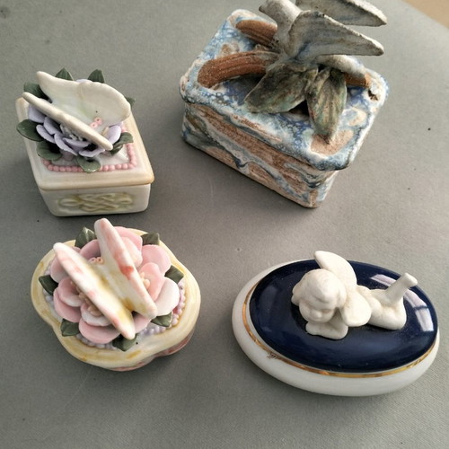 Set of 4 used jewelry boxes made of porcelain and ceramic