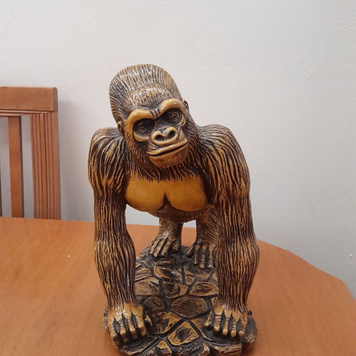 King Kong decorative gorilla sculpture like new, resin faux wood effect