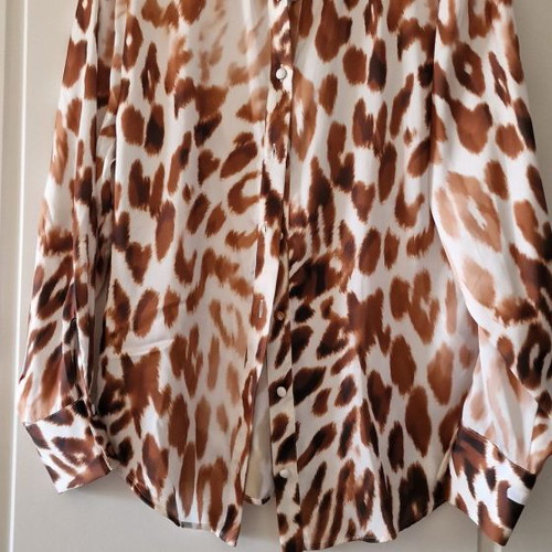 Satin animal print shirt new, size Medium brown/white