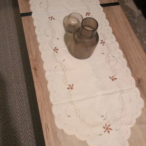 Embroidered runner new with beautiful design