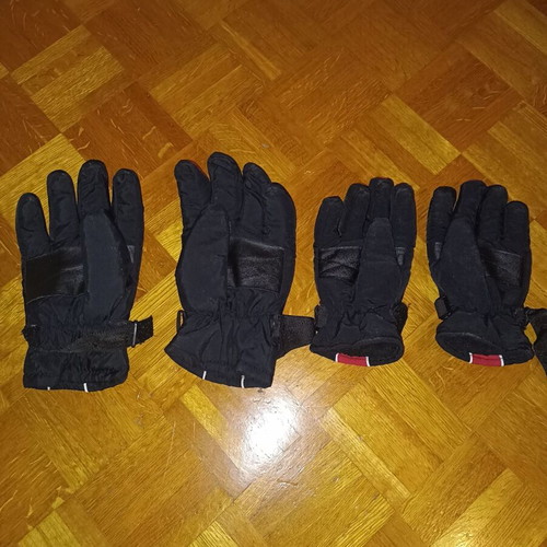 Winter gloves new, pack of 2 pairs in L and M sizes, black and red
