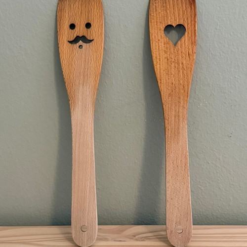 Wooden spatulas used with designs