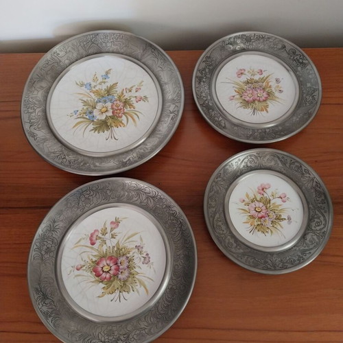Set of 4 handmade Antica Nove Bassano porcelain wall plates like new