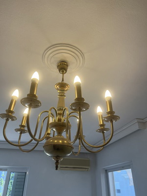 Chandelier with 8 lamps used