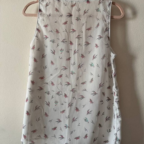 White bird print sleeveless blouse like new