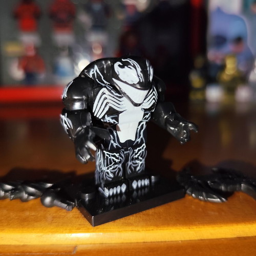 Venom Eddie Brock Symbiote figure like new with accessories