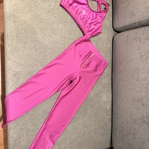 Begatti sports set like new, size Medium, pink